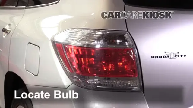 2013 Toyota Highlander Hybrid Limited 3.5L V6 Lights Turn Signal - Rear (replace bulb)